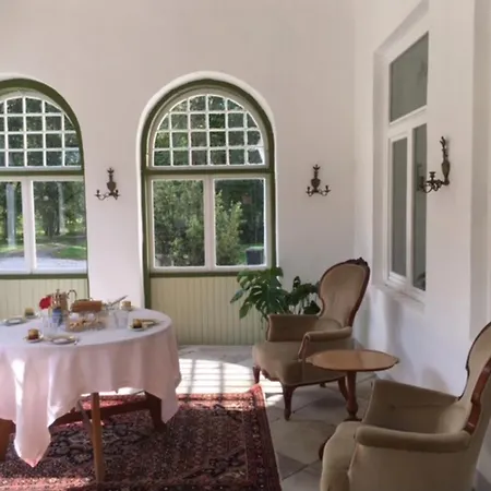 Kailes Manor *